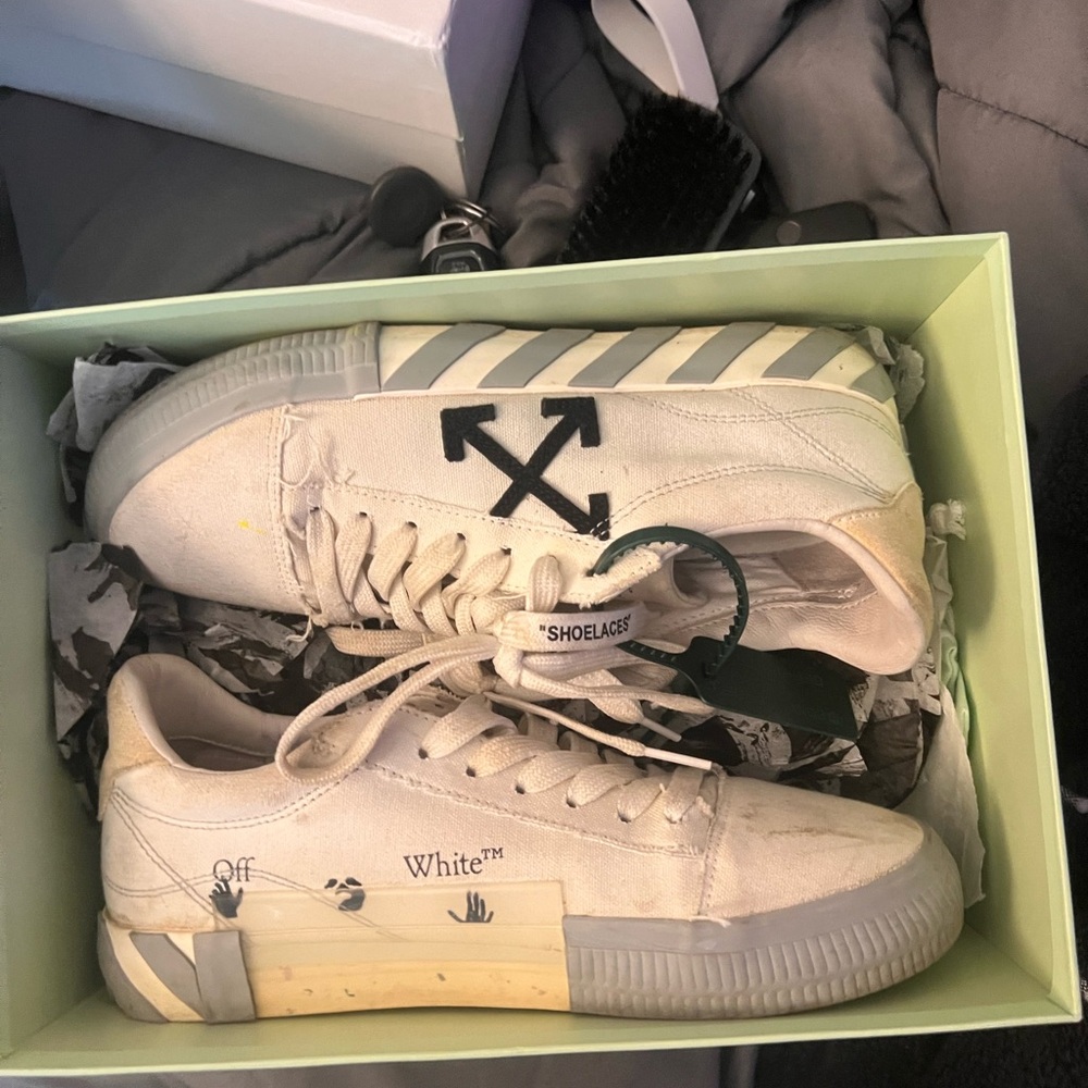 Off white Canvas Lows